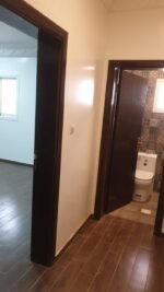 ⁦عمارة كاملة للبيع خمس شقق وسطح _الملك فهد_المدينة المنورة_مساحة 499 متر مربع⁩ - الصورة ⁦5⁩